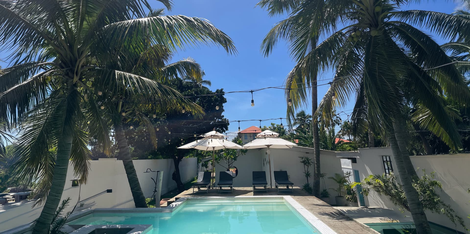 Chelsi Blu by The Governor 7-bedroom beachfront villa in Hendala Wattala